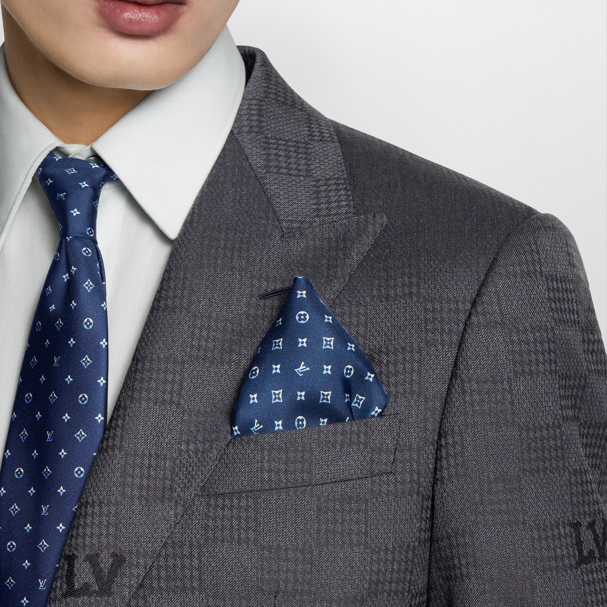 LV Dual Pocket Square S00 - Accessories M79555 | LOUIS VUITTON